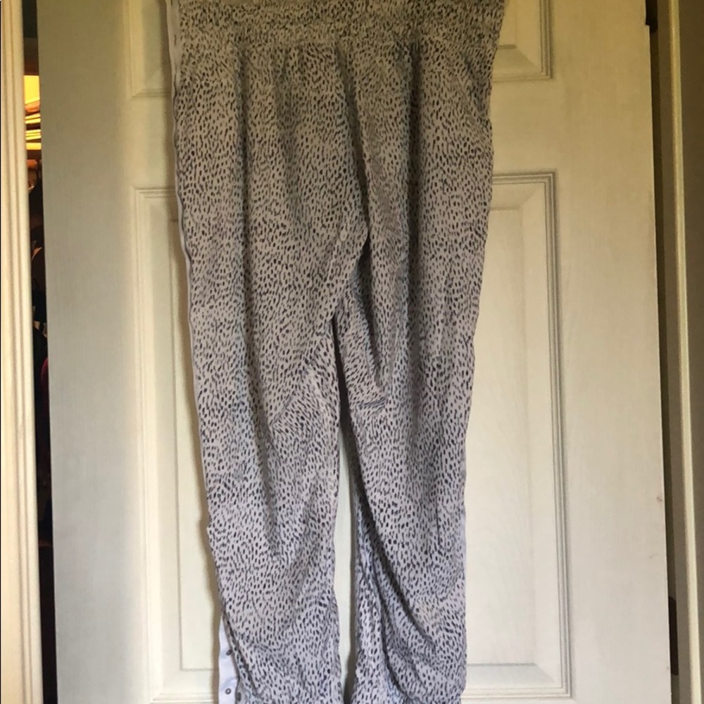 Lululemon pants - Picture 2 of 4